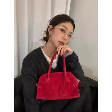 復古紅色麂皮絨保齡球包包女2024新款秋冬高級質感小眾婚包手提包