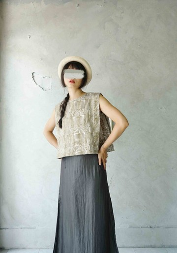 設計手作-夏日卡其葉脈印花棉寬摺背心上衣