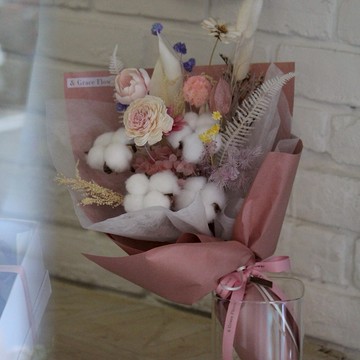 【& Grace Flower永生花禮花藝店】 粉色系棉花索拉花束 永生花 送禮 節日送禮 禮物 《全台寄送》