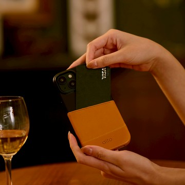 台灣 Alto 插卡式皮革手機殼 iPhone 15 系列 - Metro 焦糖棕/渡鴉黑-iPhone 15 Plus