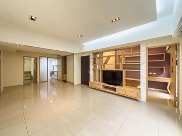 歐洲凡登邊間四房+車位☎小巢榮華店｜新北市新莊區立信一街