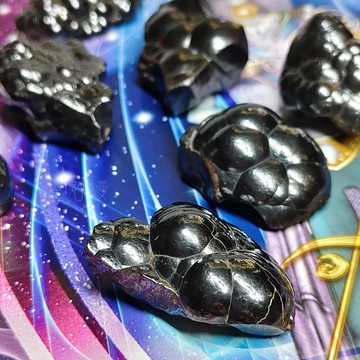 🪨葡萄狀赤鐵礦高品質原礦(隨機款) Hematite ~幫助接地修行、建立能量結界