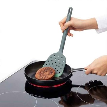 【預購】不沾鍋矽膠濾油鍋鏟 草綠31cm 耐熱廚具用品