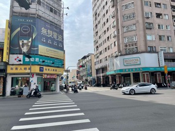 親友專任~正公益路醇金門牌大地坪商二傳家透店｜台中市西區公益路