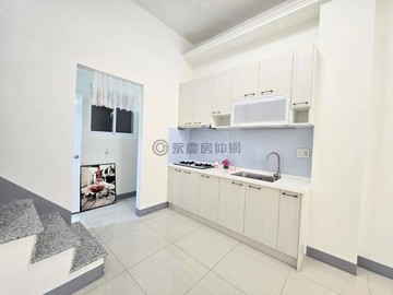 近瑞隆商圈/輕軌/門口可停車翻新1+2樓公寓｜高雄市前鎮區瑞西街