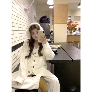 JAMUUS白色加厚粗針大麻花V領針織開衫女寬松慵懶感外套