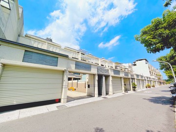 仁武河堤第一排 大地坪雙車別墅｜高雄市仁武區名湖街