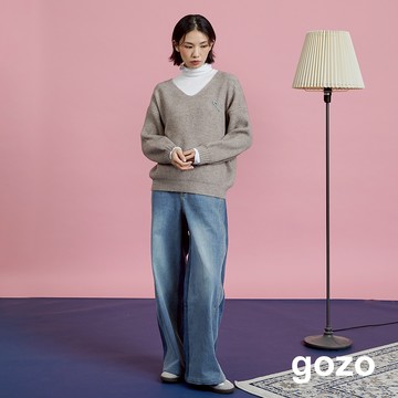 【gozo】➤別針造型V領針織毛衣(米白/深卡其_F) | 女裝 圓領 保暖
