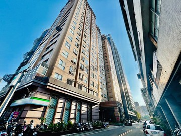 高雄女中|愛河畔高樓層1房1廳｜高雄市前金區市中一路