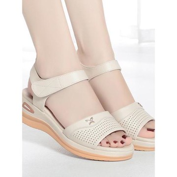 坡跟平底媽媽涼鞋舒適軟面真軟皮軟底防滑女鞋子2024夏季中老年鞋