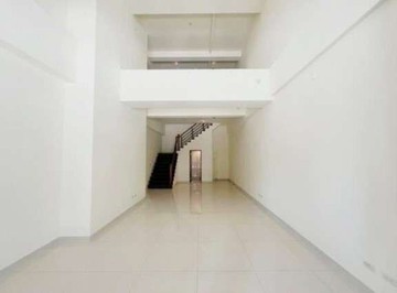 亞灣|三多商圈正路大面寬店面|財源滾滾｜高雄市苓雅區自強三路