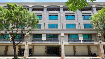 光華國中旁㊣和平二路上輕屋齡透天店面｜高雄市前鎮區和平二路