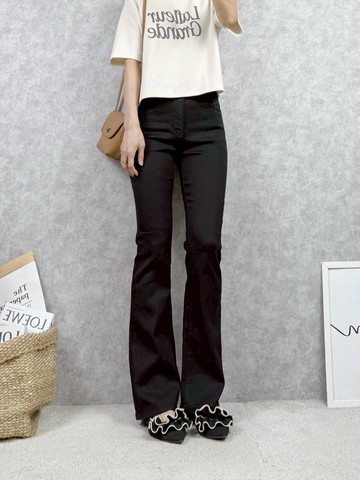 修飾力、彈性度、顯瘦感通通到位的喇叭褲 ️搶現貨️