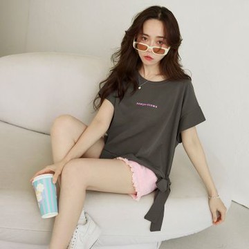 OB嚴選-純棉撞色字母腰綁結短版上衣《AB20407-》