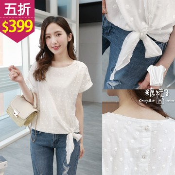 ★五折價$399★糖罐子【E64664】後釘釦下擺綁帶點點刺繡上衣→預購
