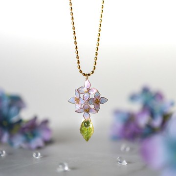 濕潤 繡球花與雨滴的長項鍊