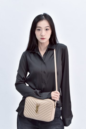 ysl saint laurent 杏色 Lou皮革相機包