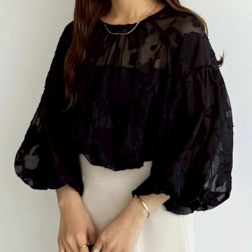 MOCO日系氣質甜美圓領燈籠袖蕾絲雕花接紗微透雪紡上衣