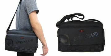 ~雪黛屋~OVER-LAND 肩側包大容量可A4紙二層主袋+外袋共四層防水尼龍布+皮革USB外接+內線T5732(大)