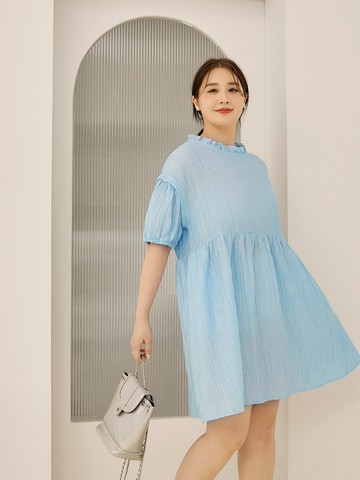 微透感立體壓紋荷葉立領泡泡袖上衣