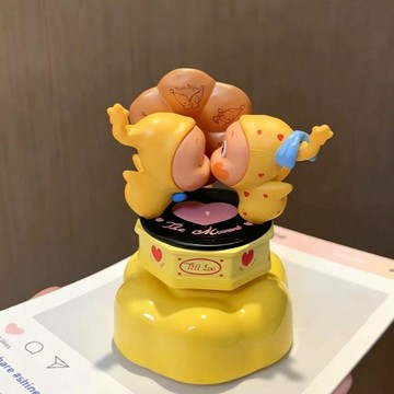 ✨臺灣出貨✨情侶禮物星星人八音盒敞開心扉轉轉樂擺件臥室書桌創意治癒春日