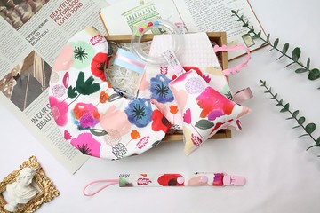 彌月禮盒│六層紗口水巾 安撫巾 奶嘴鍊 手搖鈴:::水彩花