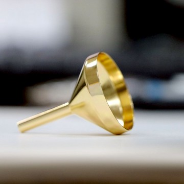 金色漏斗