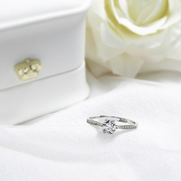 浪漫約定 經典六爪莫桑石鑽戒