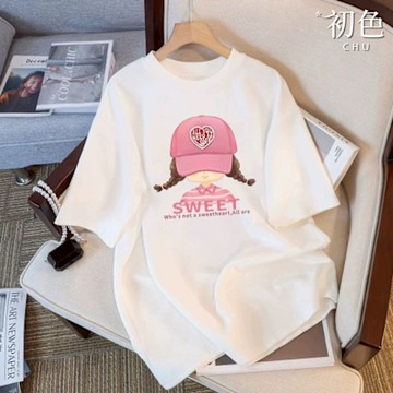 初色 簡約卡通粉帽女孩眼鏡女孩印花寬鬆圓領短袖T恤上衣女上衣-共2款5色-11520.11521(M-3XL可選)