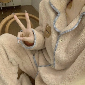 ✨精選好物✨秋冬睡衣女 秋冬加厚睡衣套裝  可愛刺繡害羞熊家居服套裝  珊瑚絨保暖開衫睡衣 法蘭絨家居服兩件套