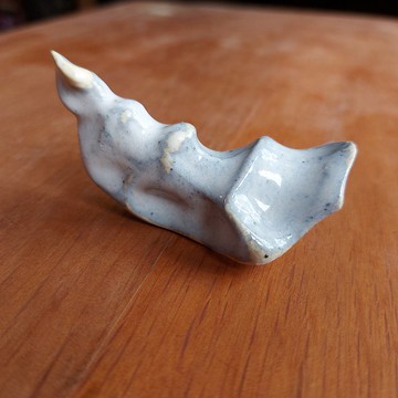 【質感生活】紫白陶筷架－幾何