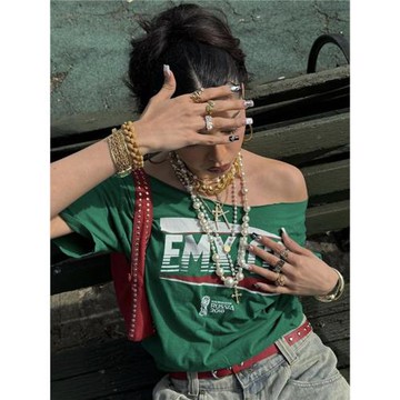 gagaopt甜酷辣妹一字領露肩短袖T恤夏季復古字母印花寬松顯瘦上衣