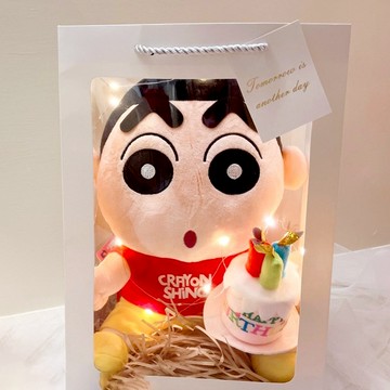 預購【Giftpro 禮物】 藍色生日蛋糕小新娃娃 小新玩偶  蠟筆小新 小新娃娃禮物袋 生日禮物禮盒 送禮 禮物 生日 粉色 情人節 (含燈條)