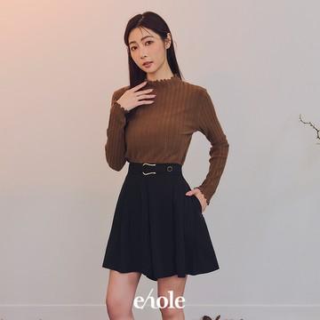 木耳捲邊微立領造型針織上衣-棕