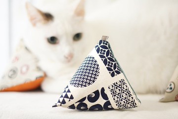 立體茶包造型沙鈴貓薄荷 solo toy ,可當球踢也可以吊著玩喔~