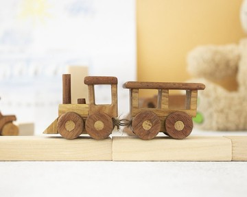 兒童推車作為禮物. 蒙台梭利木製感官玩具. 男孩車