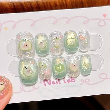 📣爆款推薦📣春日蘋果冰酒碎碎冰爆閃貓眼穿戴甲短款顯白漸變綠色精緻立體感 8NQP