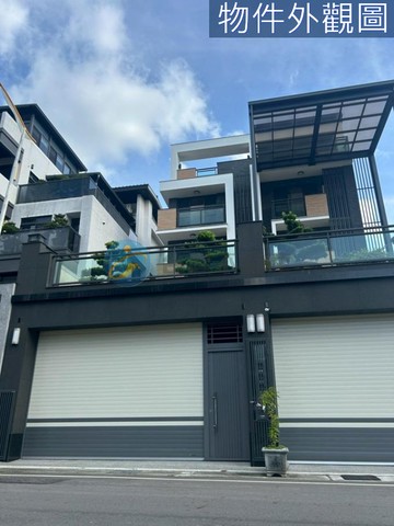 【全新北屯廍子國小★新中國醫★四車庫電梯豪墅】｜台中市北屯區和順三街