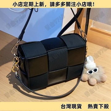 【高質平價】小衆設計複古小包包女 秋冬新款流行百搭單肩斜挎包 編織小方包 斜挎包 單肩包包