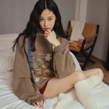 OB嚴選中大尺碼-棉質絨毛玩具印花寬鬆大學T《AB19995》