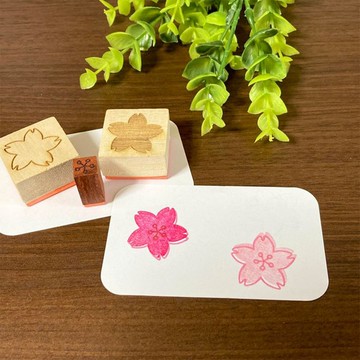 層疊堆疊，綻放美麗的櫻花印章三件組。