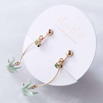 摺紙鶴與小巧水晶石的和風耳環/耳夾│綠色