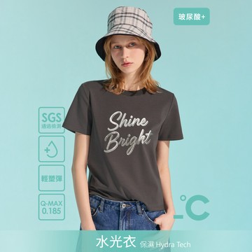 SO NICE【水光衣系列】銀漆字母印花玻尿酸涼感上衣