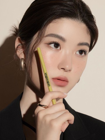 Shaper Defining Eyebrow Pencil