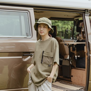 網洞單口袋拉鍊釦環造型上衣 兩色售 1/2