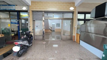 近文山華鳳特區正路上屋況新透天店住｜高雄市鳳山區經武路