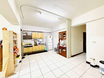 【信實橙家】八期豐樂公園捷運 3+1房+車位｜台中市南屯區文心南三路