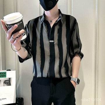 條紋襯衫男士短袖夏季冰絲男裝新款痞帥V領七分中袖襯衣直條紋襯衫 日係 條紋襯衫 短袖襯衫 港風 襯衫 文青