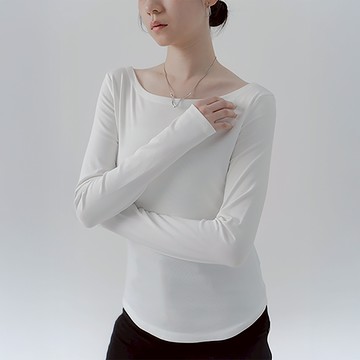 QUEENSHOP_F 素色平領彈性設計長袖上衣-米白 現+預 【01099239】