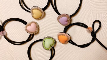 愛心馬卡龍。珠繡髮飾